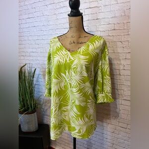 Ladies green and white size 2x blouse! Fun and great for summer